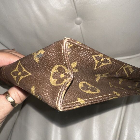 Authentic Louis Vuitton Monogram Toiletry Pouch 26 M47542 - Picture 7 of 15